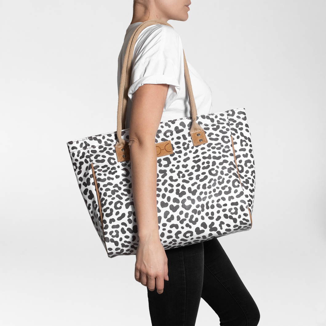Medium Beach Bag Laminated Fabric - Cheetah White